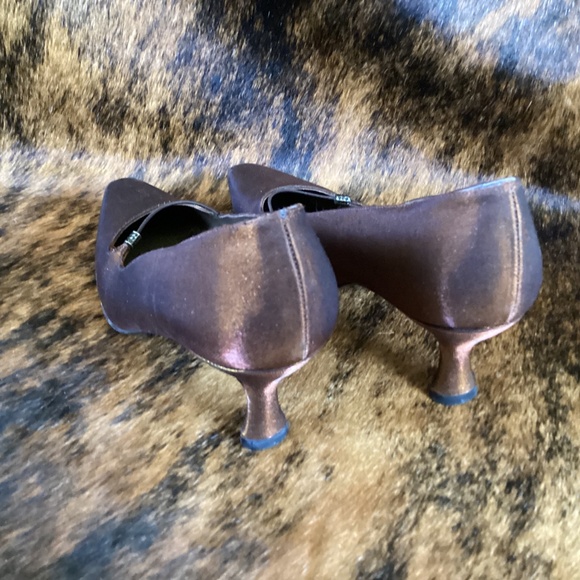 Vintage Stuart Weitzman Brown Metallic Delicate Pointy Toe Heels - Picture 4 of 9